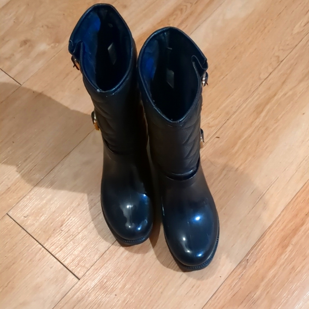 Bear Traps Rainboots